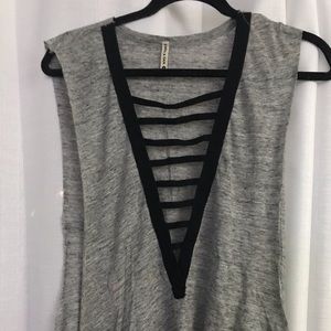 LF (brand Emma & Sam) latter muscle Tee